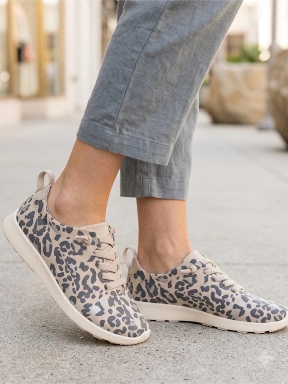 NOT RATED Mayo Leopard Sneaker Women’s 6 EUR 36.5 Light Grey